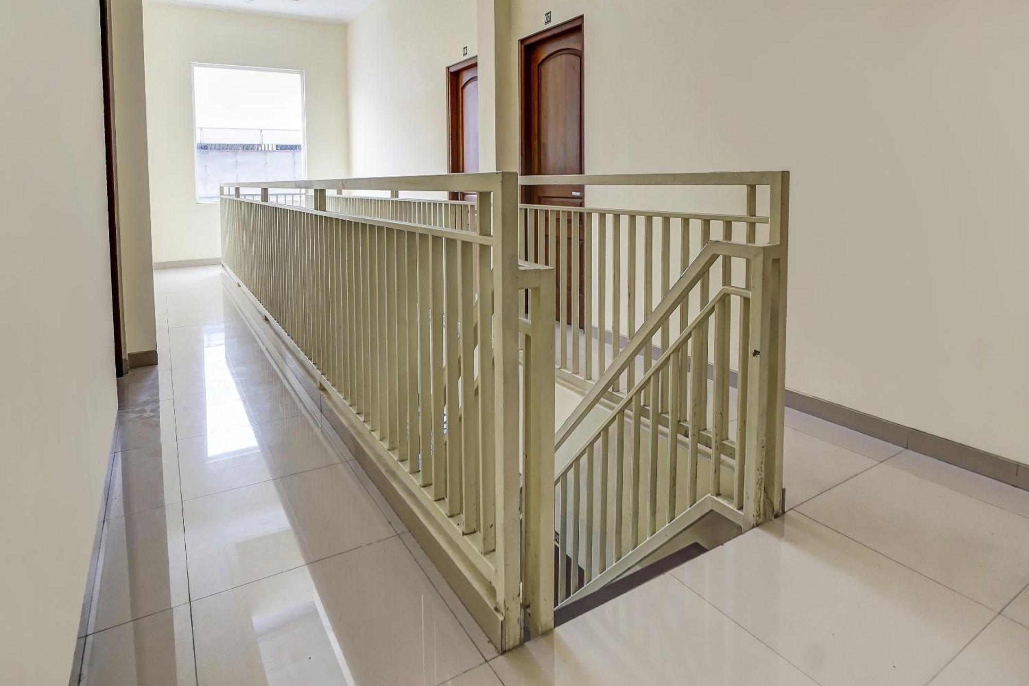 Oyo 91084 Oke Guest House Malang Exterior photo
